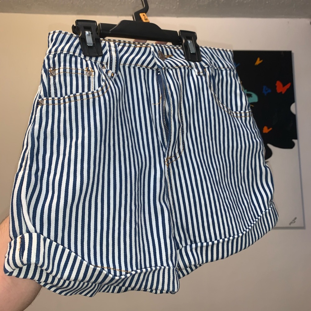 High-waist stripped shorts